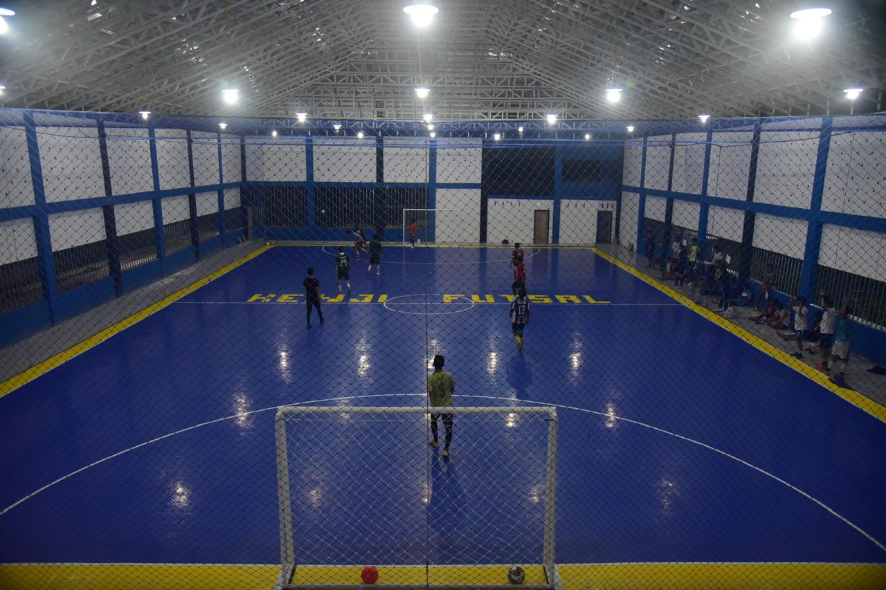 Tampilan lapangan malam hari